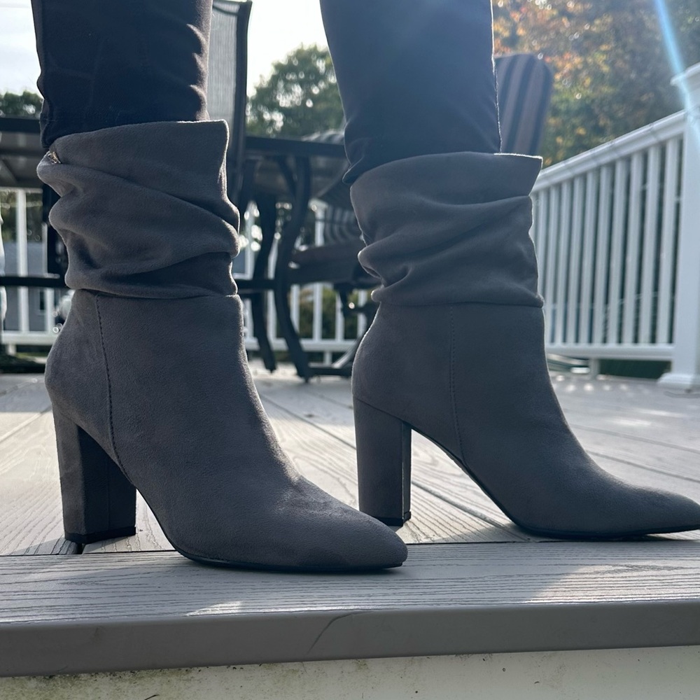 BeBE Charcoal Gray Suede Heeled Boots- like NEW - worn once-Size 8 - Picture 7 of 11
